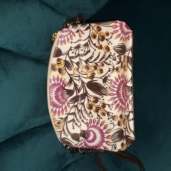 Brahmin Bag - Picture 2 of 9